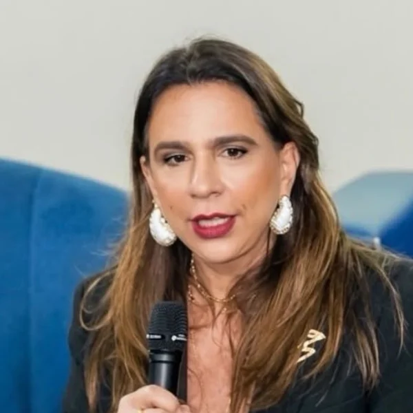 Lítia Teresa Costa Cavalcanti